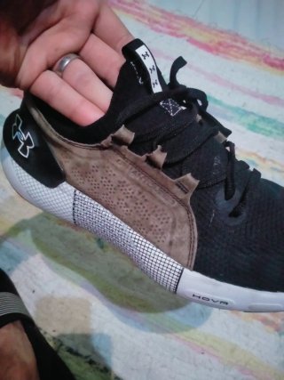 Zapatillas Under Armour Negras y Marrones