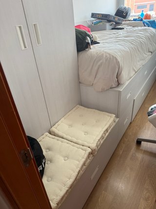 Habitación juvenil blanca
