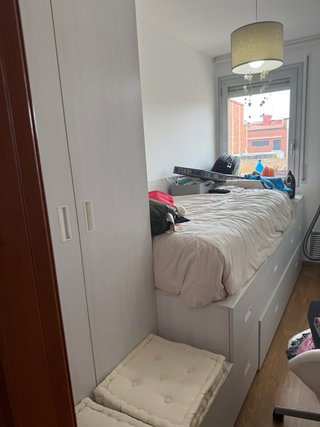 Habitación juvenil blanca