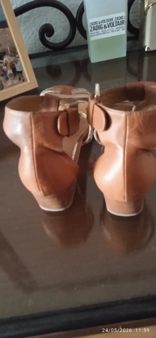 Sandalias de piel tacón marrón y dorado