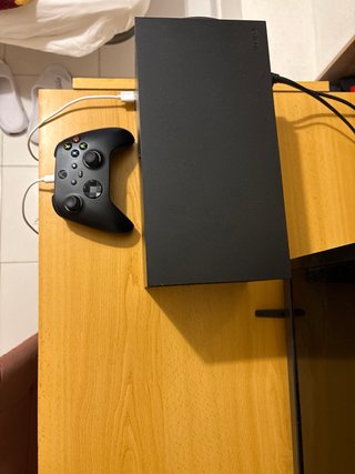 Xbox Series X + Mando Negro