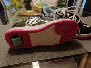Zapatillas Heelys con ruedas negras y rosas