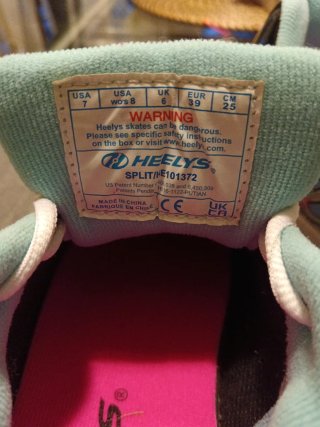 Zapatillas Heelys con ruedas negras y rosas