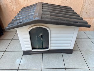 Caseta para perro de plástico