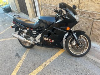 Honda VFR 750F Negra