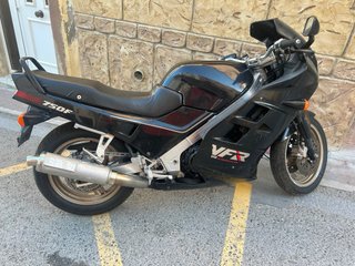 Honda VFR 750F Negra