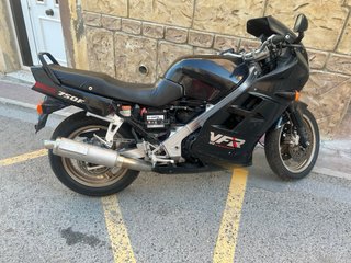 Honda VFR 750F Negra
