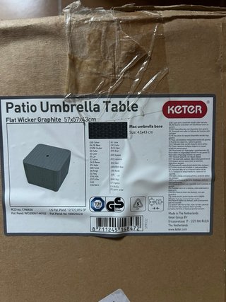 Mesa auxiliar jardín Keter ratán soporte sombrilla