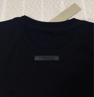 Camiseta Essentials Negra Talla S