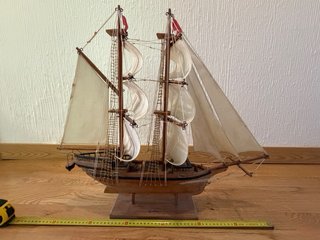 Barco de madera artesanal maqueta 60x55. CUBA