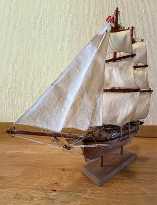 Barco de madera artesanal maqueta 60x55. CUBA