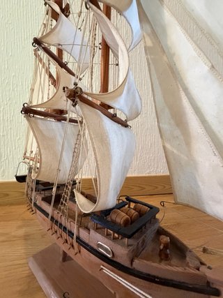 Barco de madera artesanal maqueta 60x55. CUBA
