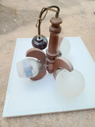 Lámpara de madera antigua