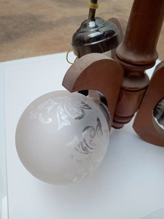 Lámpara de madera antigua