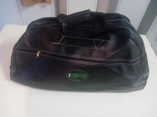 Bolso de viaje efecto piel negro