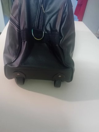 Bolso de viaje efecto piel negro