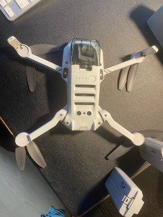 Dron DJI Mini 2 SE con mando y accesorios