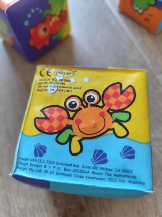 Juego de cubos blandos infantiles apilables.