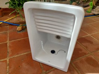 Lavabo de cerámica blanco
