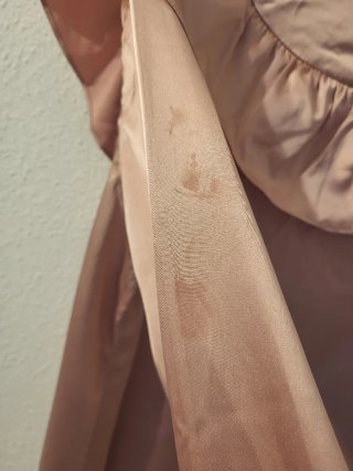 Blusa satinada rosa con volantes