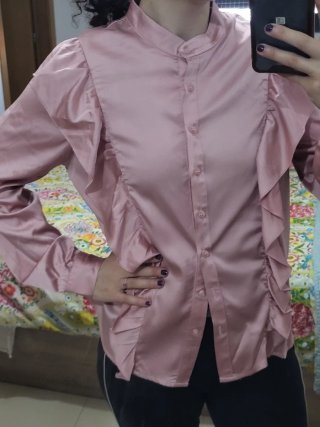 Blusa satinada rosa con volantes