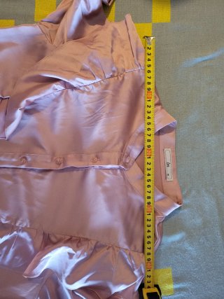 Blusa satinada rosa con volantes