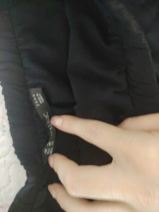 Top negro con fruncido