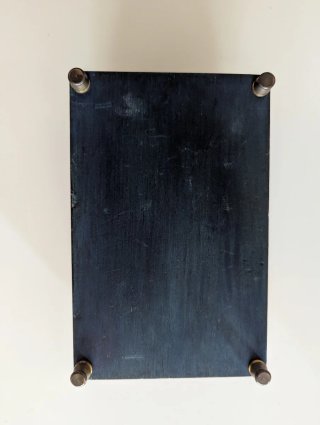 Cofre de madera pintado a mano