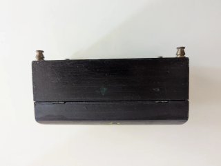 Cofre de madera pintado a mano