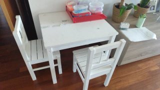 Mesa y 2 sillas madera niños