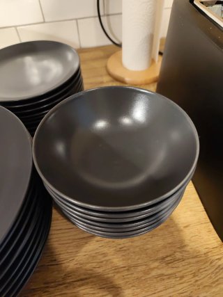 Vajilla Ikea gris oscuro mate 44 piezas