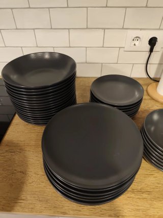 Vajilla Ikea gris oscuro mate 44 piezas