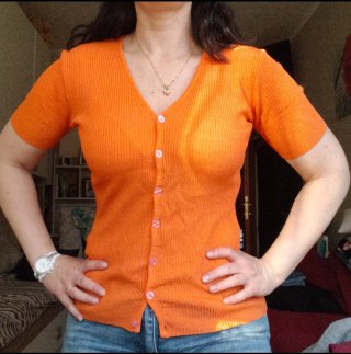 Cardigan arancione con bottoni