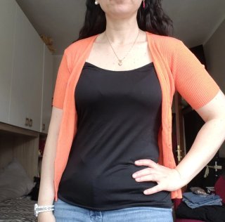 Cardigan arancione con bottoni