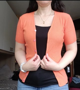 Cardigan arancione con bottoni