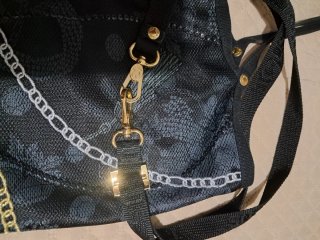 Bolso Tous Negro con Detalles Dorados