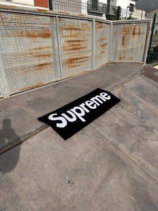 Alfombra Supreme Negra Personalizada