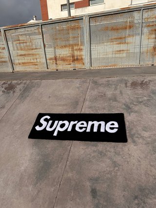 Alfombra Supreme Negra Personalizada