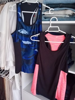 Camisetas deportivas y regalo otra