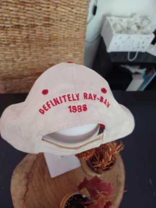 Cappello Ray-Ban Beige e Rosso
