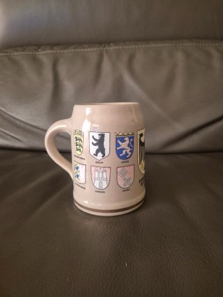 Brocca di birra tedesca in ceramica