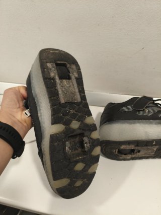 Zapatillas con luces y ruedas