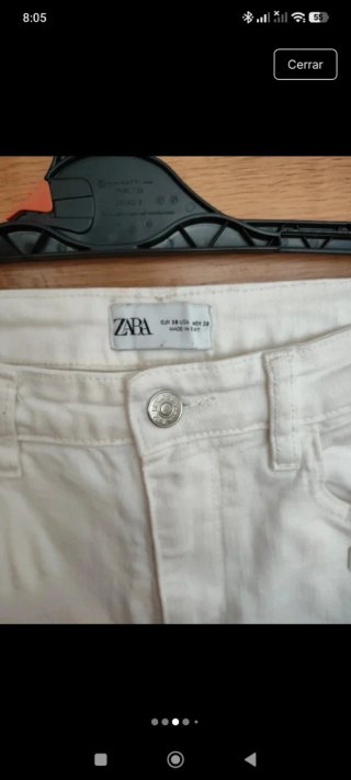 Pantalón blanco customizado con parche Korea
