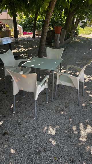 Mesa y 4 Sillas Jardín