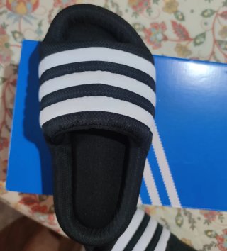 Adidas Adilette 24 Chanclas Negras y Blancas