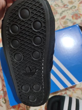 Adidas Adilette 24 Chanclas Negras y Blancas