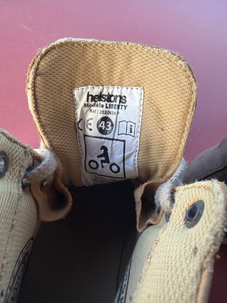 Botas de moto Helstons, impermeables, reforzadas.