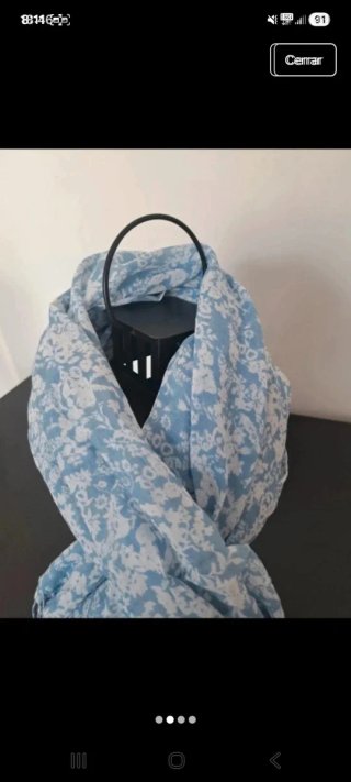 Pañuelo estampado azul y blanco