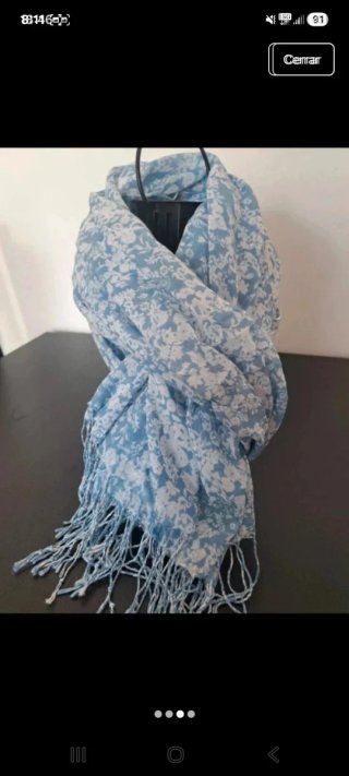Pañuelo estampado azul y blanco