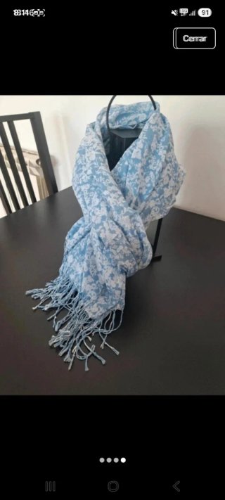 Pañuelo estampado azul y blanco